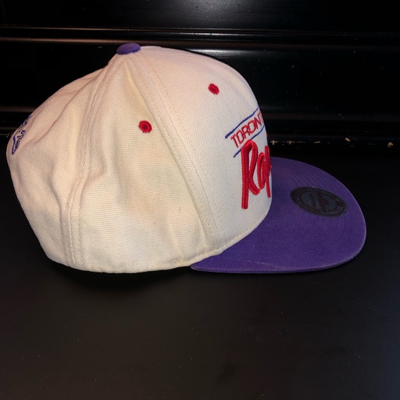 Toronto Raptors Hat - Picture 3 of 9